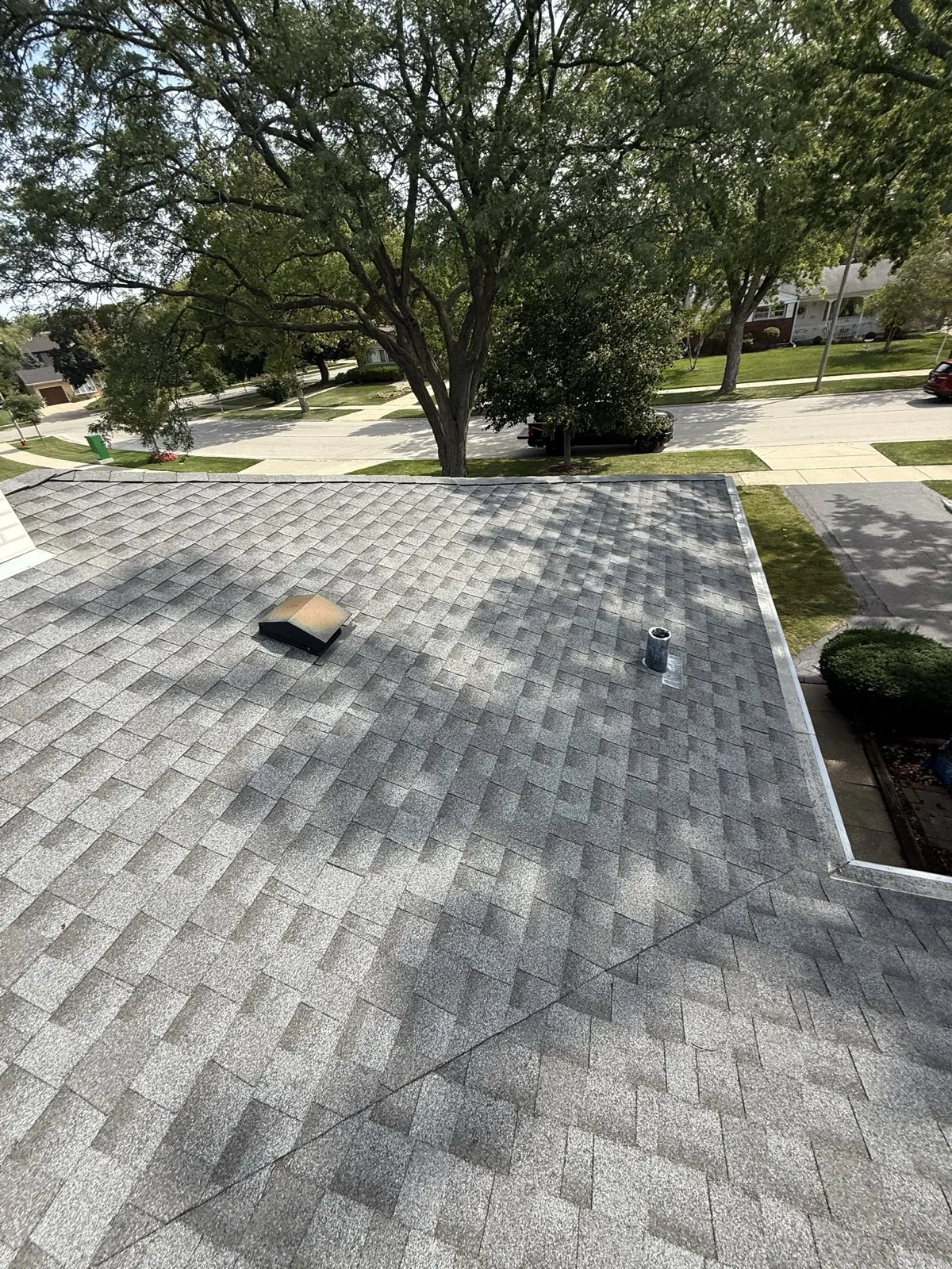 New gray architectural shingle roof on a residential home in Arlington Heights, IL