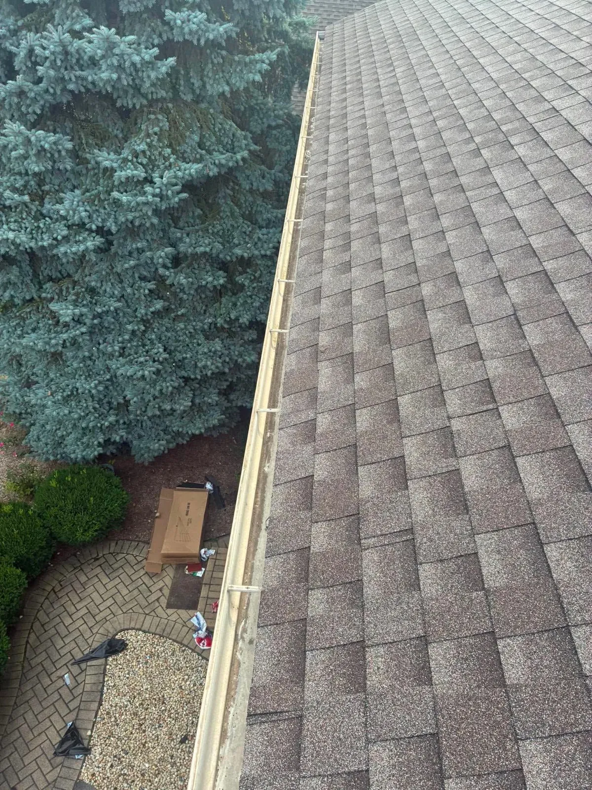 New charcoal architectural shingle roof with a matching gutter system in Bartlett, IL