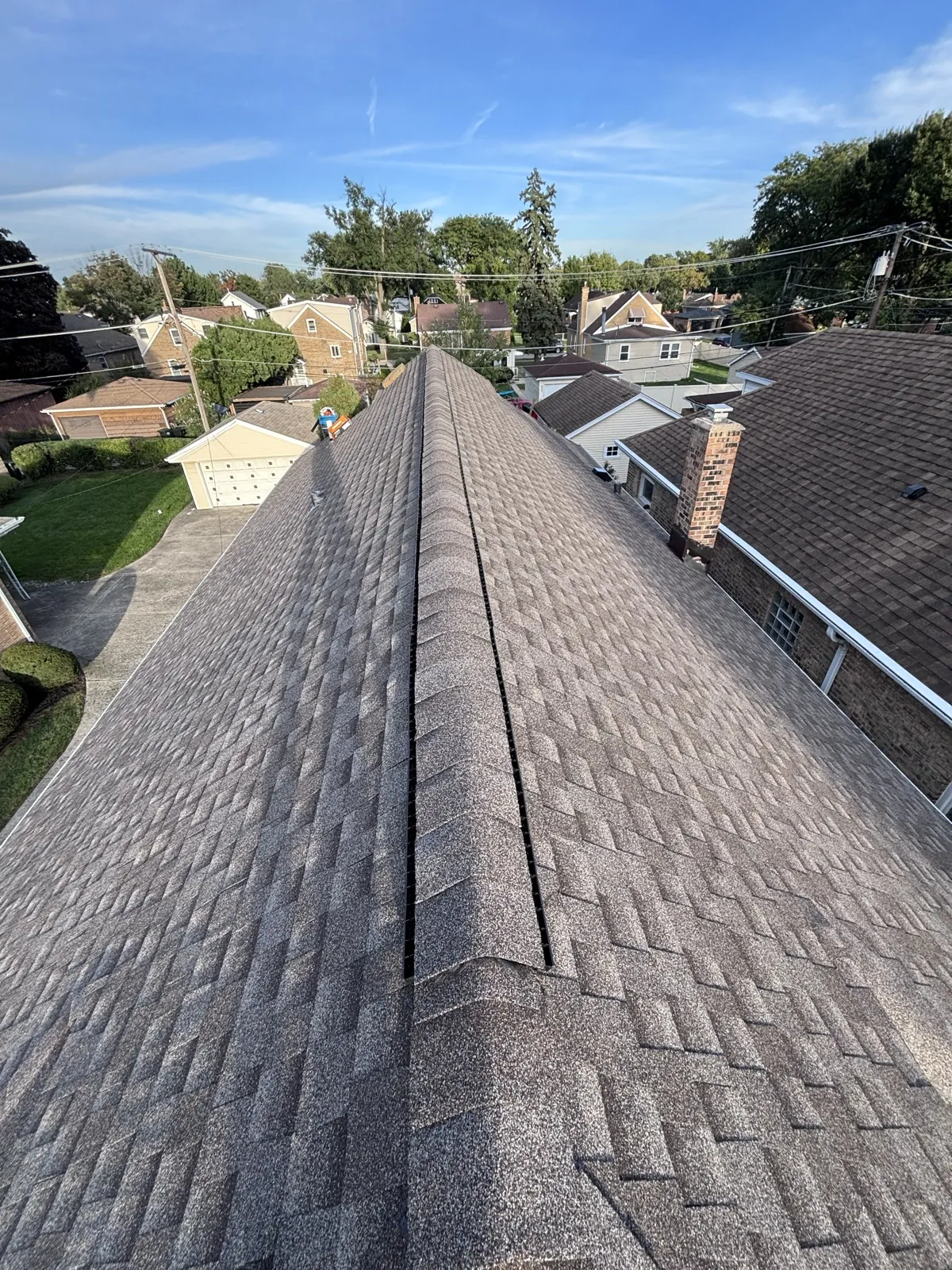 New charcoal architectural shingle roof on a residential home in Brookfield, IL