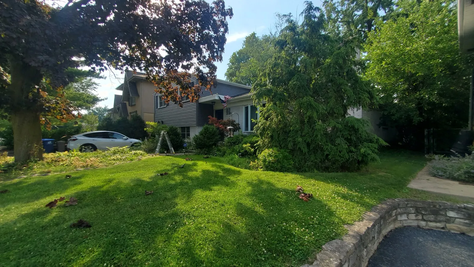 Gray vinyl siding on a two-story residential home in Clarendon Hills, IL