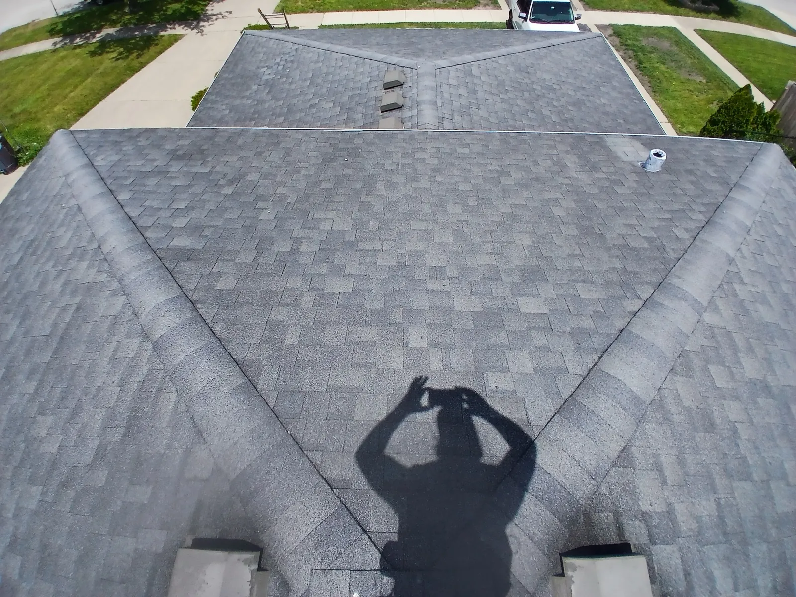 New gray architectural shingle roof on a residential home in Des Plaines, IL