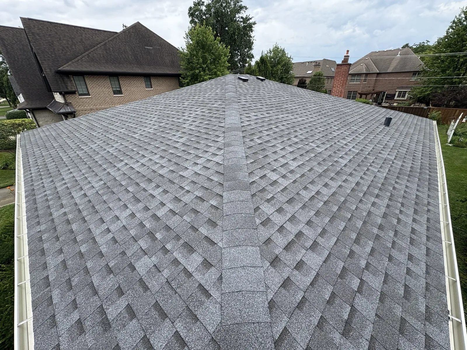 New gray architectural shingle roof on a residential home in Elmhurst, IL