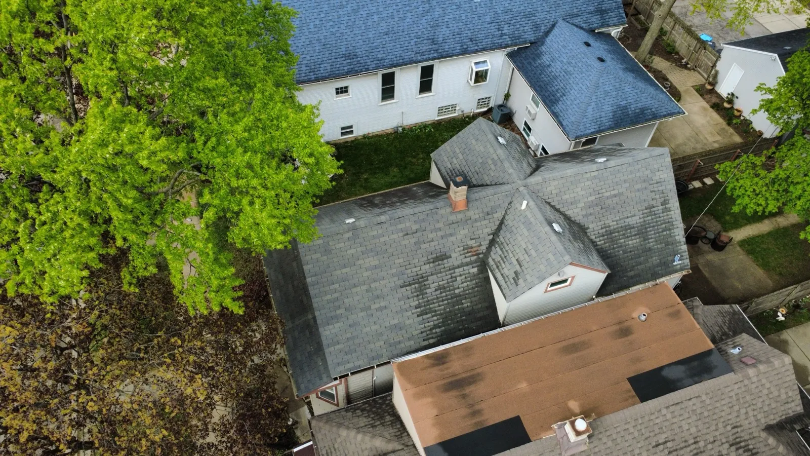 Aerial view of a gray asphalt shingle roof on a residential home in Forest Park, IL