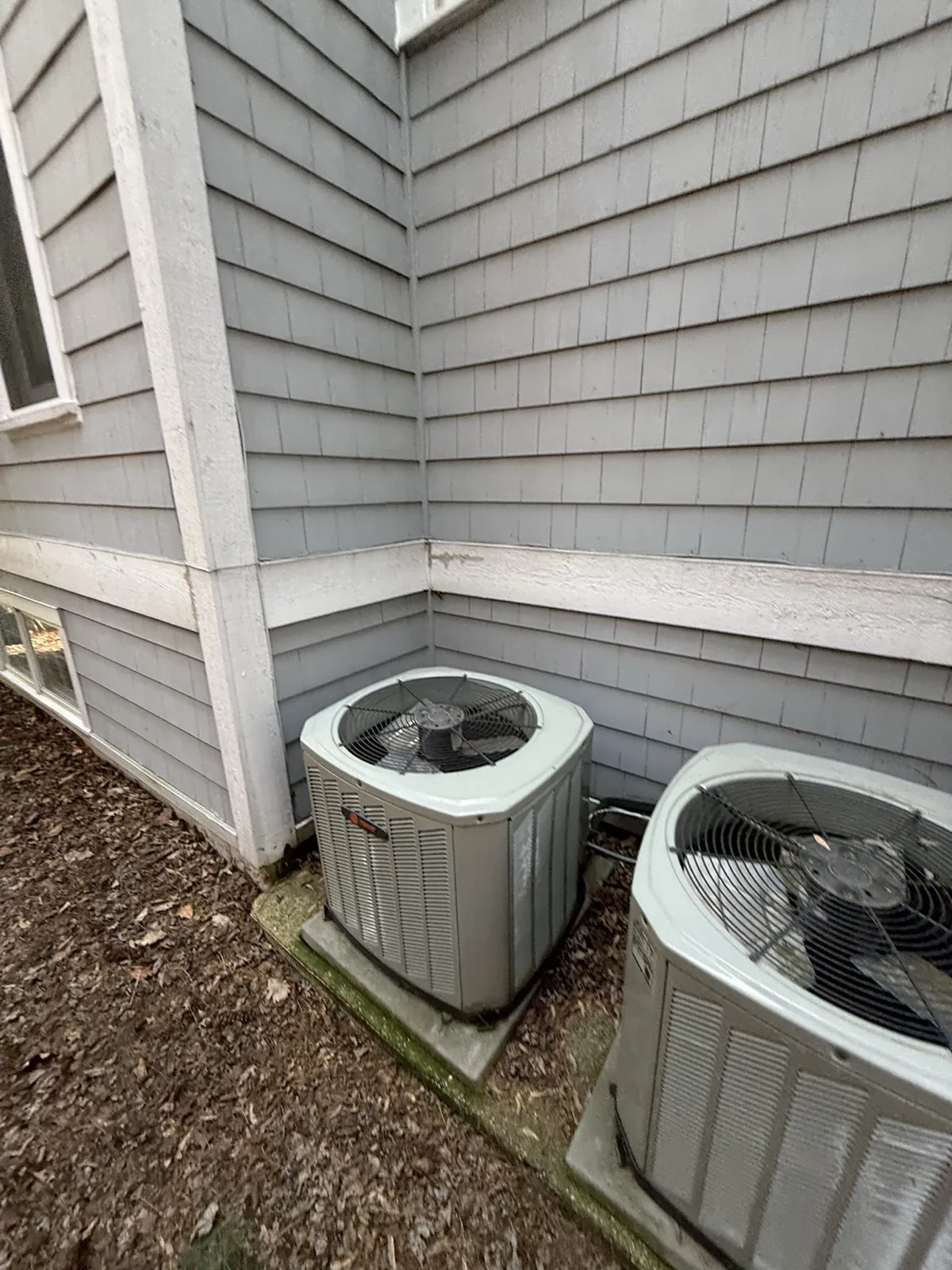 Grey cedar shake siding on a residential home in Hinsdale, IL