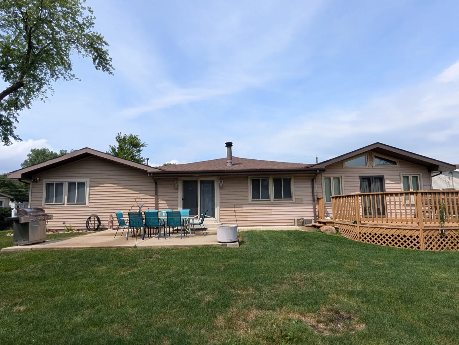 New brown asphalt architectural shingle roof on a single-story ranch-style home in Melrose Park, IL