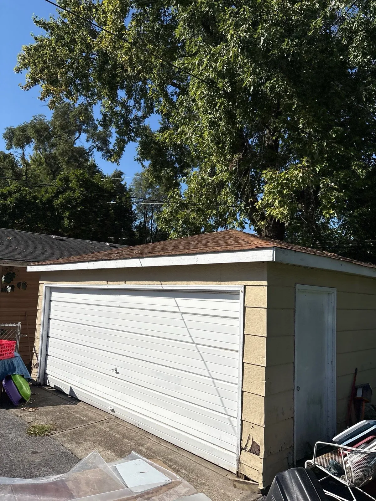 New asphalt shingle roof on a garage in Midlothian, IL