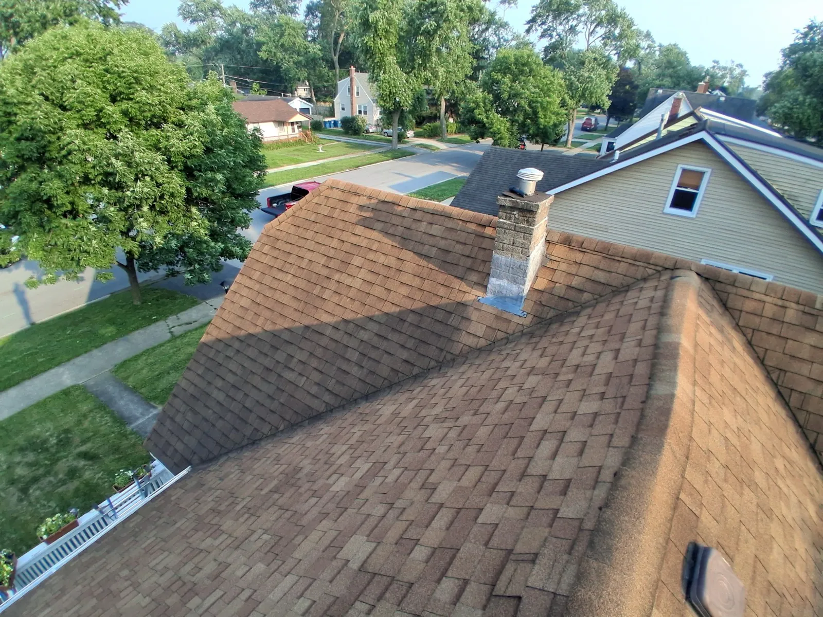 New brown architectural shingle roof on a residential home in Midlothian, IL