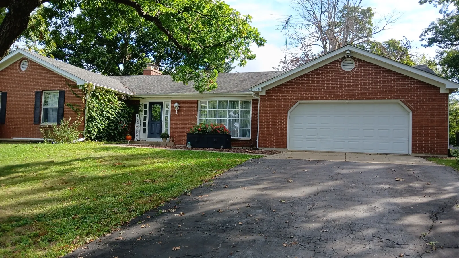 A new asphalt shingle roof on a brick ranch-style home in North Aurora, IL