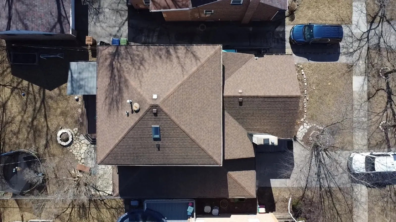 Aerial view of a brown asphalt shingle roof on a residential home in Oak Lawn, IL