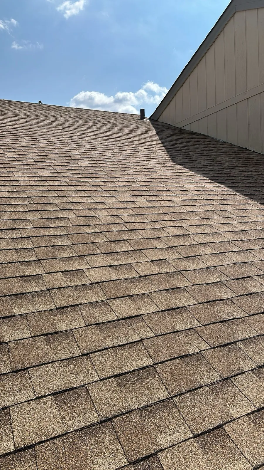 New brown architectural shingle roof on a residential home in Roselle, IL