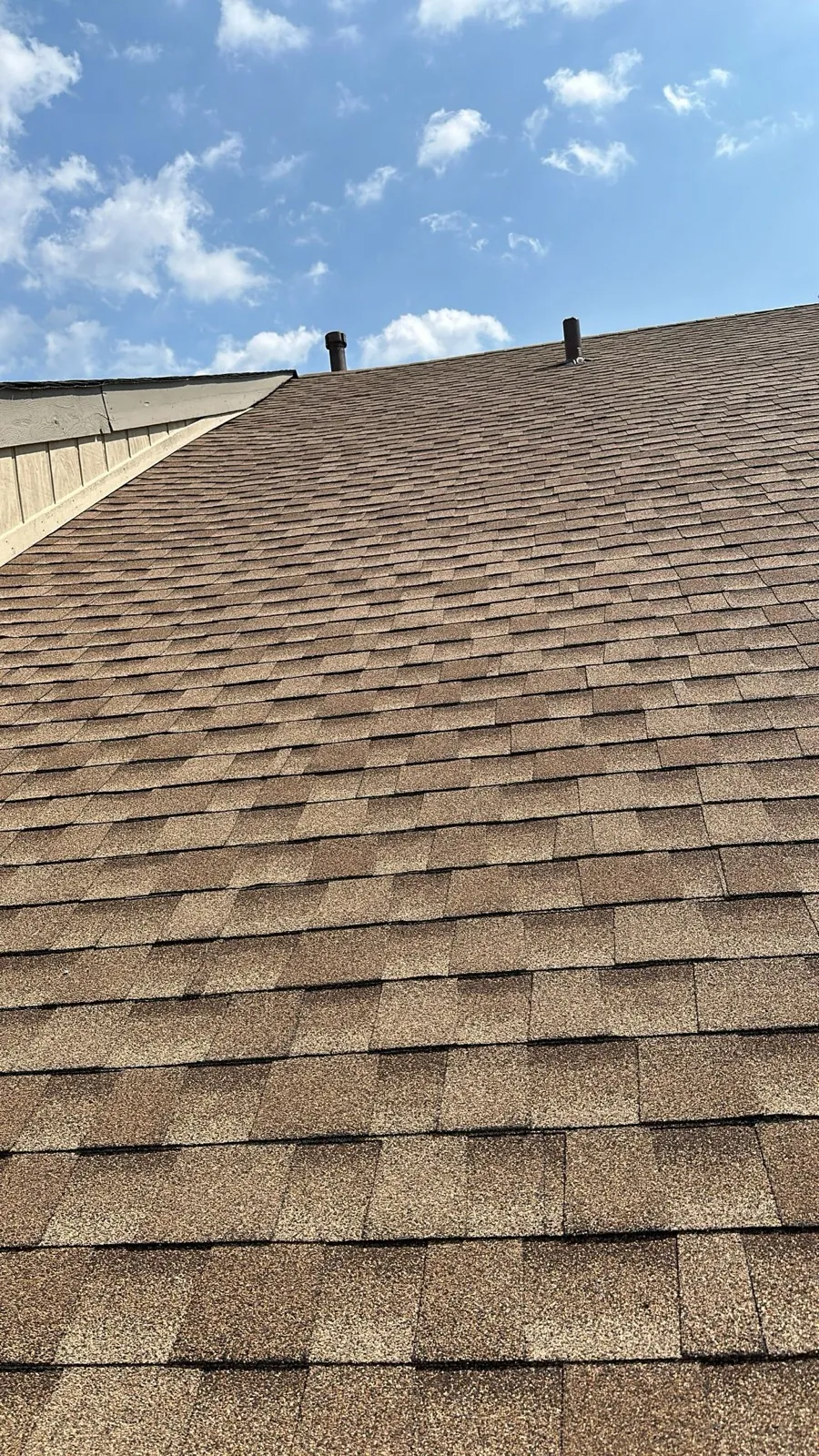 New brown architectural shingle roof on a residential home in Roselle, IL