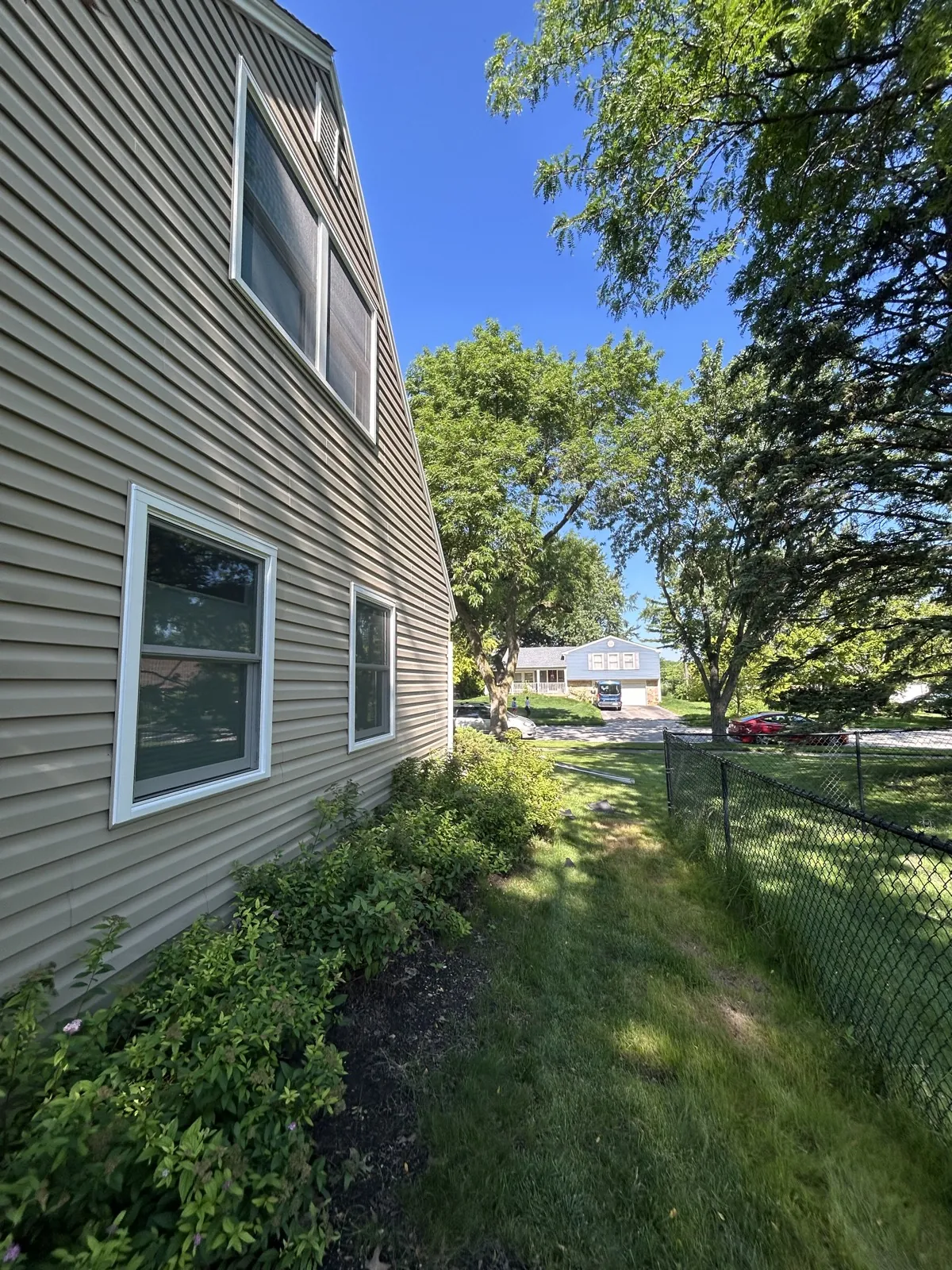 New tan metal siding on a multi-story residential building in Schaumburg, IL
