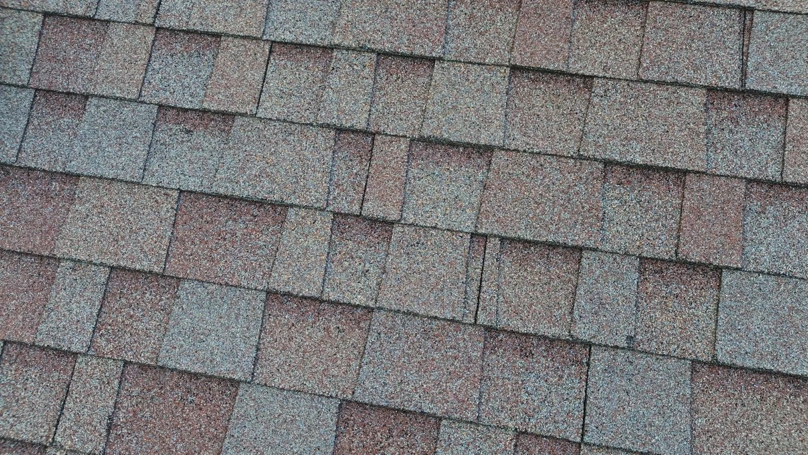 Close-up of a multi-toned architectural shingle roof in Vernon Hills, IL