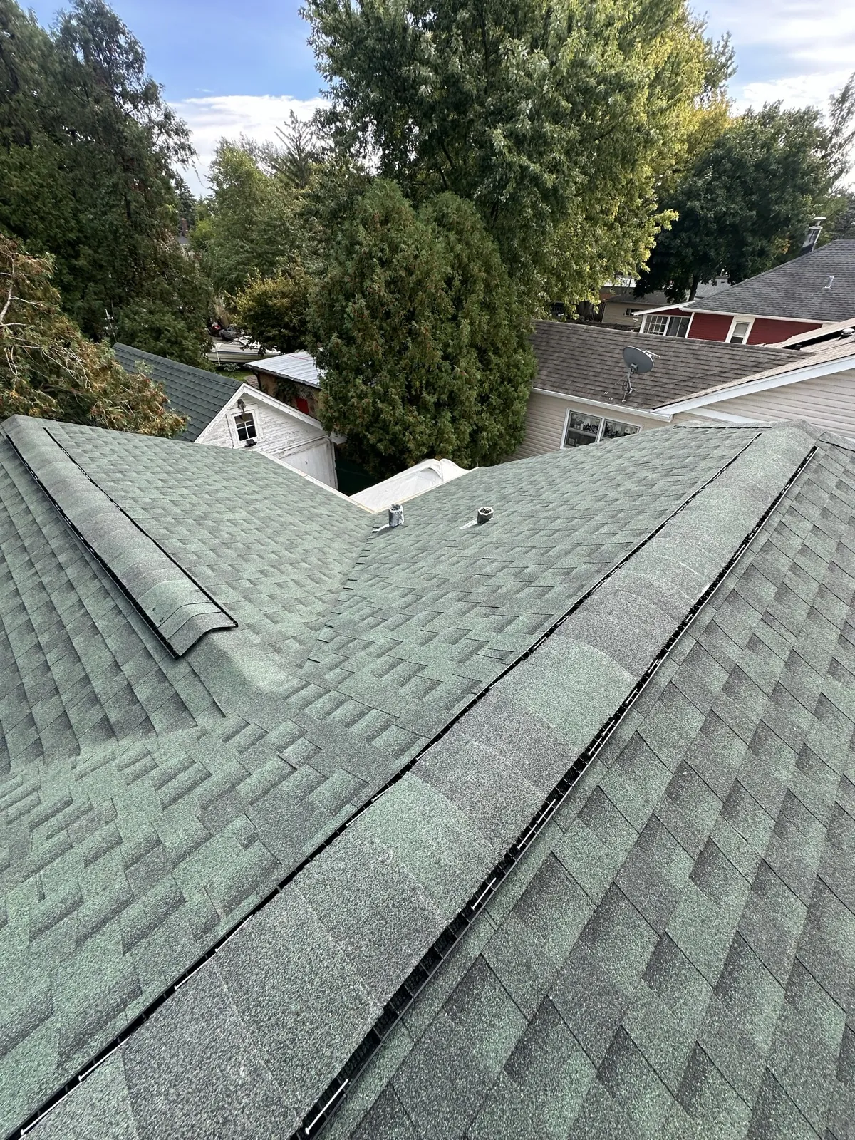 New green architectural shingle roof on a residential home in Villa Park, IL